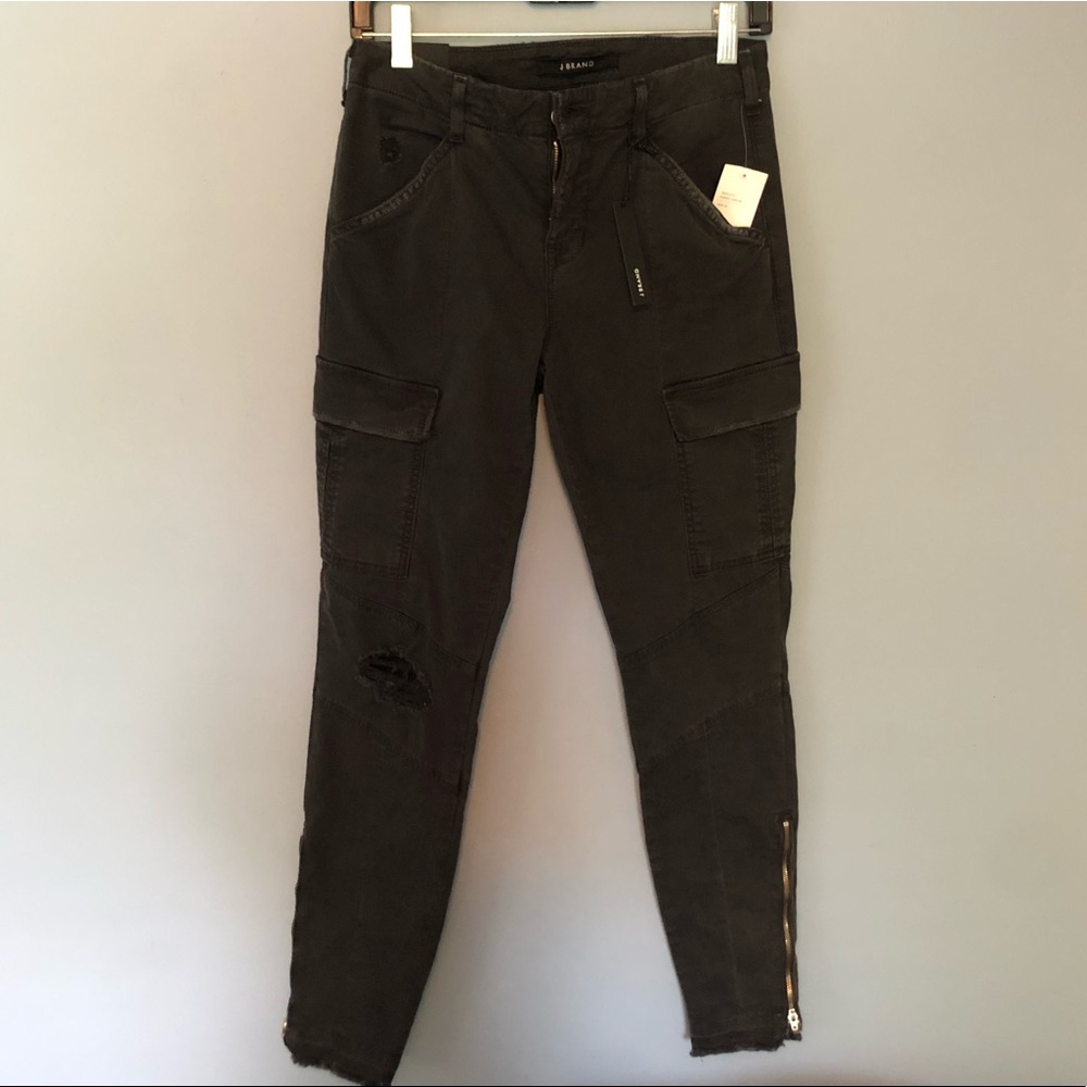 JBRAND NEW BLACK DISTRESSED JEANS